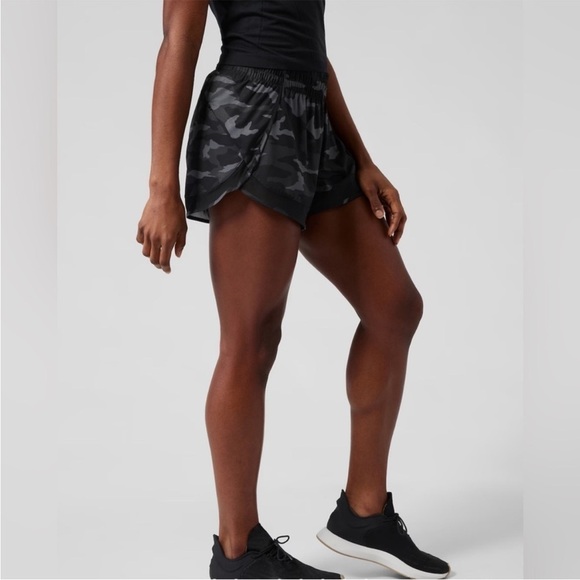 Athleta Camo Printed Mesh Racer Run Short 4" -
Size L - Picture 7 of 9